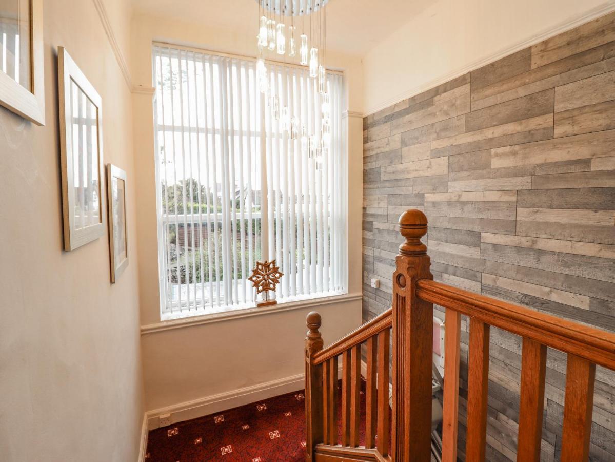 Villa Gwynant à Rhyl Extérieur photo
